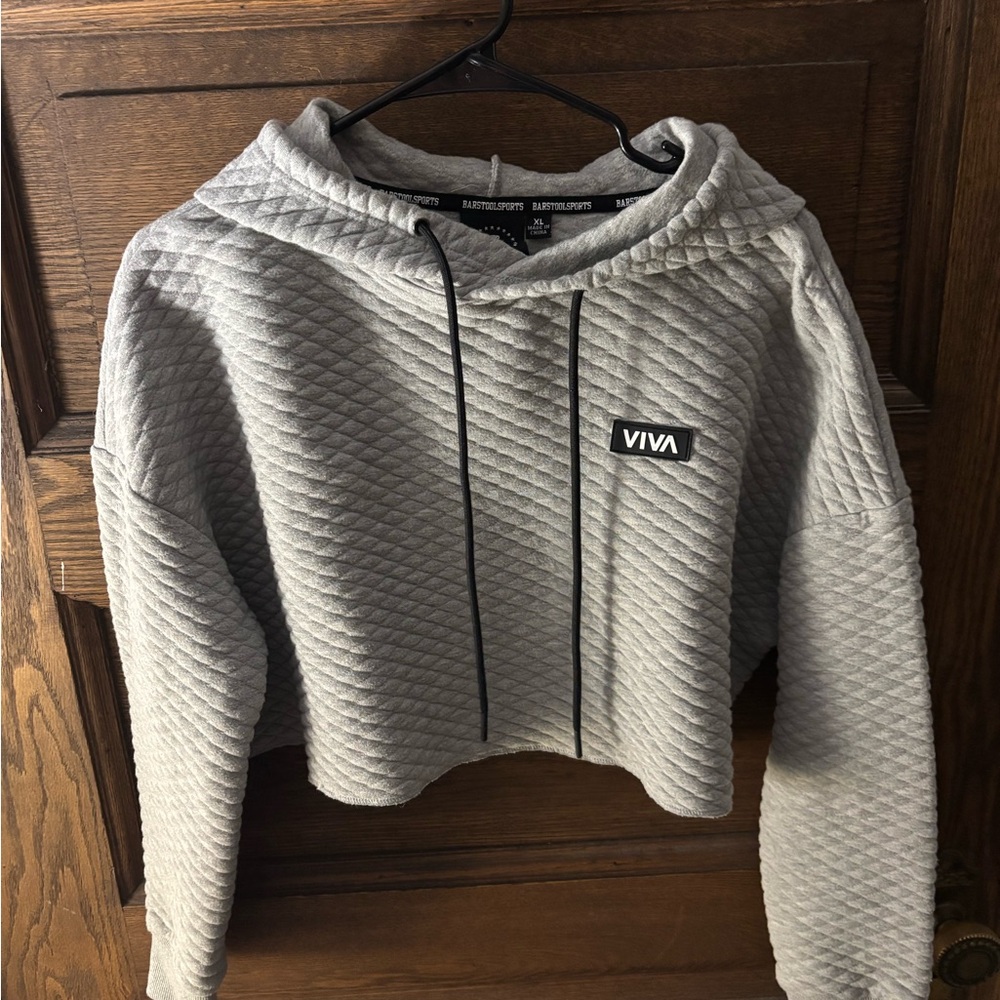 Barstool Cropped Pull-over